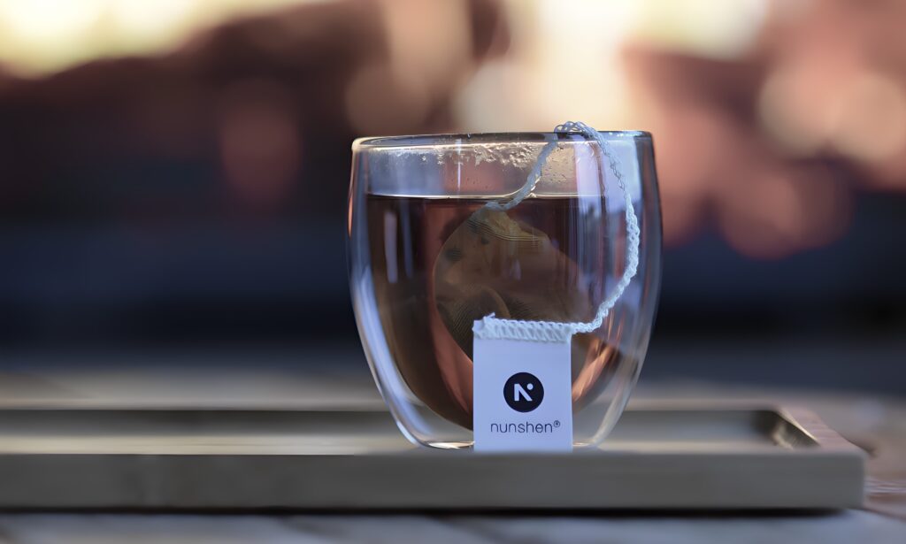 nunshen_tea_in_a_clear_glass_cup 